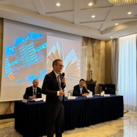 ENERGIA BLU: BLOCKCHAIN E RINNOVABILI MARINE – LE NUOVE FRONTIERE DELL’ENERGIA SOSTENIBILE
